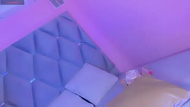 Daniiela Ember online show from 04/01/26, 10:16