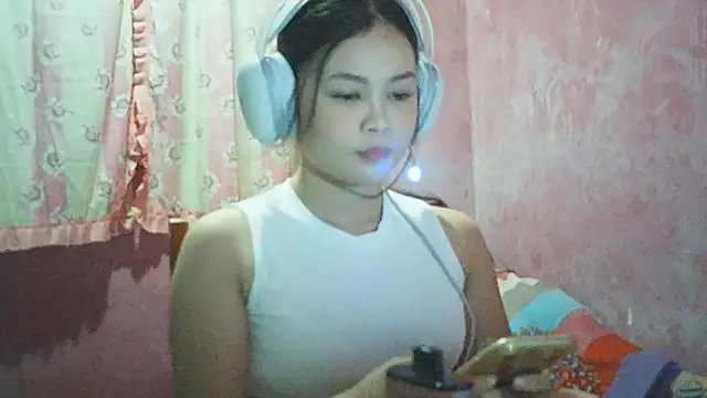 Snapshot of DessertFlower chatting on 04/24/26, 03:42 DessertFlower online show from 04/24/26, 03:42