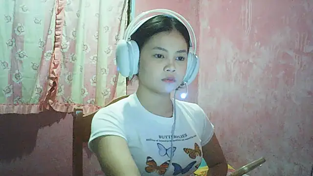 Snapshot of DessertFlower chatting on 04/29/26, 02:15 DessertFlower online show from 04/29/26, 02:15