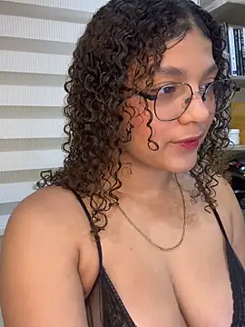 Snapshot of KendyLove_ chatting on 06/17/26, 07:00 KendyLove online show from 06/17/26, 07:00