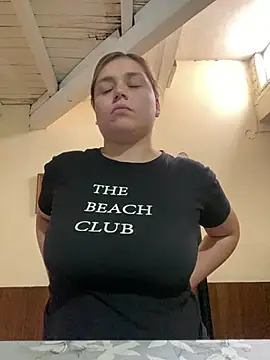 Snapshot of Larajeans- chatting on 02/24/26, 06:06 Larajeans- online show from 02/24/26, 06:06