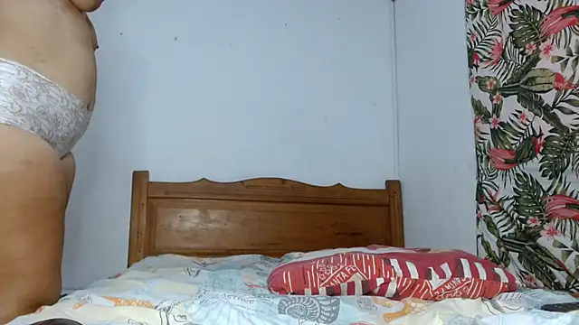 Snapshot of smallvioleta69 chatting on 02/25/26, 06:17 smallvioleta69 online show from 02/25/26, 06:17