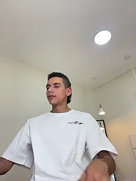 Snapshot of dominicjonnes chatting on 02/24/26, 06:39 dominicjonnes online show from 02/24/26, 06:39