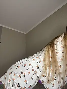 Snapshot of EvelynRavenwood chatting on 02/25/26, 03:32 EvelynRavenwood online show from 02/25/26, 03:32