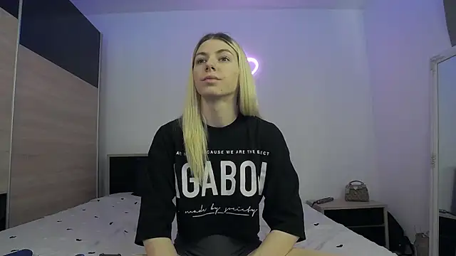 KaylaBloom online show from 06/04/26, 03:34