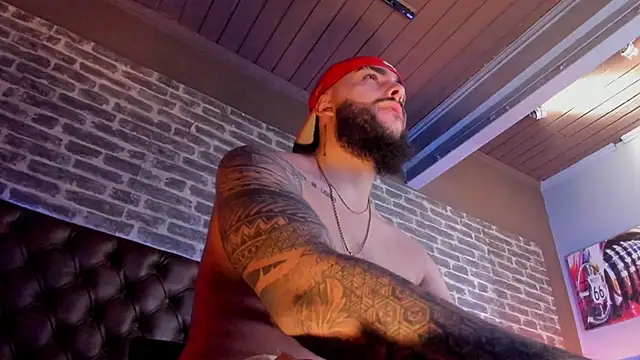 SantiagoHincapiie online show from 03/13/26, 08:59