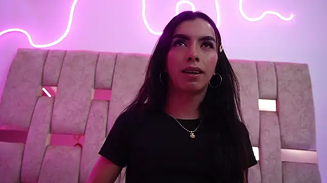 Fernanda thail  online show from 03/17/26, 03:55