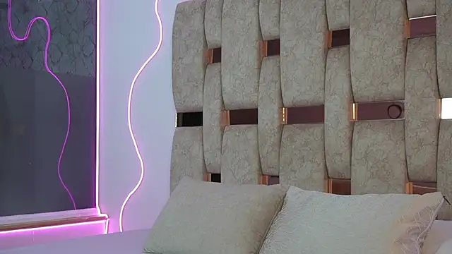 Fernanda thail  online show from 04/11/26, 07:40