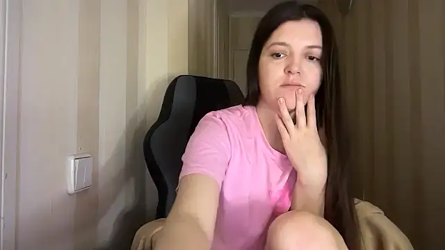 Snapshot of Eloise_Pattie chatting on 03/17/26, 10:46 Eloise Pattie online show from 03/17/26, 10:46