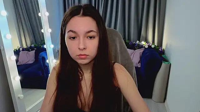 BellaThery online show from 04/15/26, 05:03