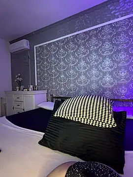 Olivia Noor online show from 04/14/26, 06:36