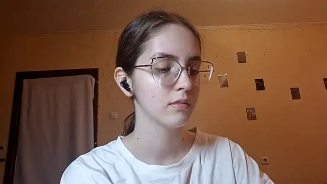 Snapshot of Katelemon chatting on 06/18/26, 12:20 Katelemon online show from 06/18/26, 12:20