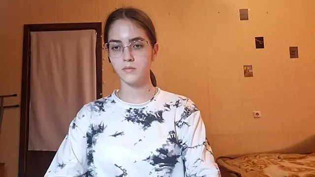 Snapshot of Katelemon chatting on 07/16/26, 10:43 Katelemon online show from 07/16/26, 10:43