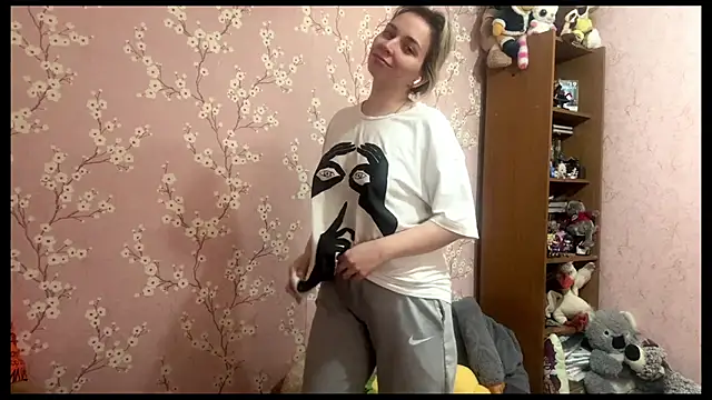 LiraDreamX online show from 04/19/26, 08:02