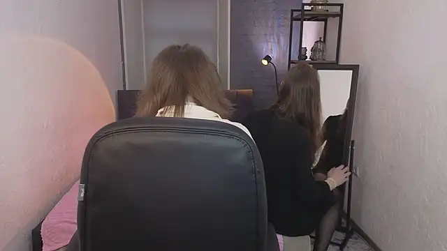 ZoriaLovesLuna online show from 04/08/26, 06:46