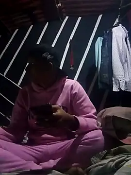 Snapshot of zeus23cm1 chatting on 02/24/26, 12:36 zeus23cm1 online show from 02/24/26, 12:36