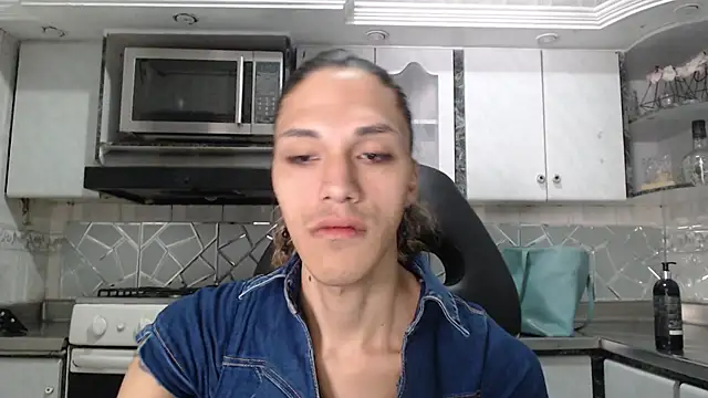 CrisOzzz online show from 05/17/26, 05:42