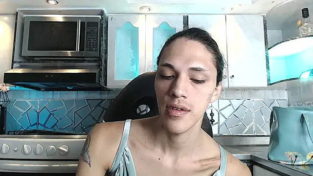 CrisOzzz online show from 05/28/26, 05:21