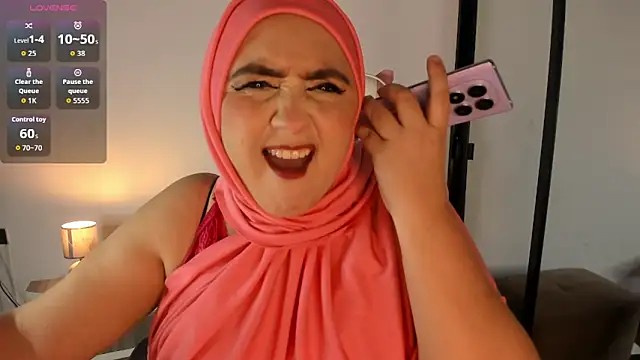 HijabiMilff online show from 05/13/26, 03:53