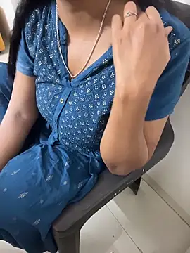 Snapshot of Queenlipx chatting on 02/20/26, 08:09 Queenlipx online show from 02/20/26, 08:09