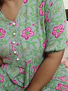 Snapshot of Queenlipx chatting on 03/01/26, 05:04 Queenlipx online show from 03/01/26, 05:04