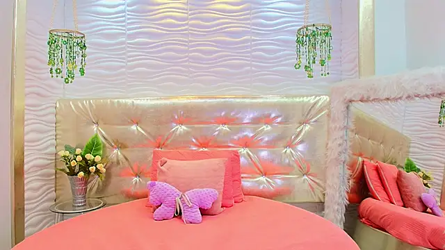 Snapshot of kiara_mils chatting on 02/25/26, 12:15 kiara mils online show from 02/25/26, 12:15