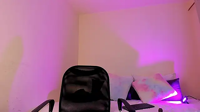 MIAA ROBERTSS online show from 04/17/26, 06:05