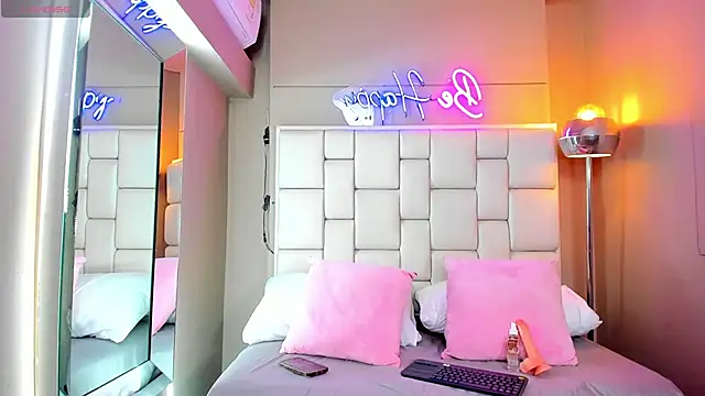 Evelyn sexy18 online show from 03/21/26, 12:15