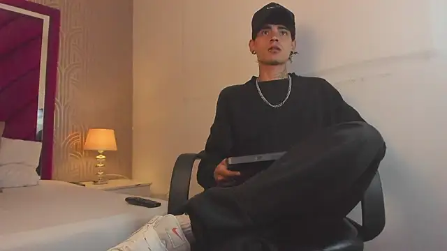 Dominic Foxx online show from 02/24/26, 01:20