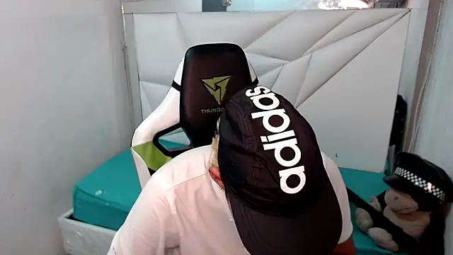 Snapshot of Street_poemm_ chatting on 03/01/26, 04:25 Street poemm online show from 03/01/26, 04:25