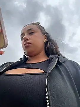 Eyssha online show from 04/22/26, 09:27