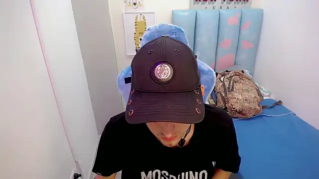 Snapshot of Houston_bby_ chatting on 02/27/26, 08:42 Houston bby online show from 02/27/26, 08:42