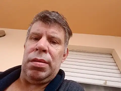Snapshot of stud2512 chatting on 06/15/26, 06:26 stud2512 online show from 06/15/26, 06:26