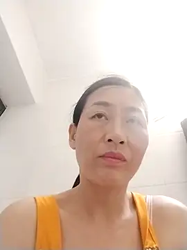 Snapshot of lris-Beauty77 chatting on 04/02/26, 09:01 lris-Beauty77 online show from 04/02/26, 09:01
