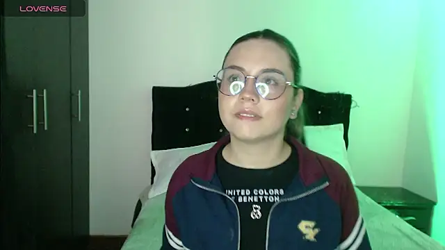 Snapshot of Ana__arms chatting on 03/01/26, 02:30 Ana arms online show from 03/01/26, 02:30