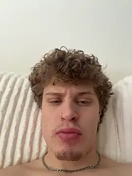 Snapshot of PAPITRVN chatting on 02/23/26, 07:44 PAPITRVN online show from 02/23/26, 07:44