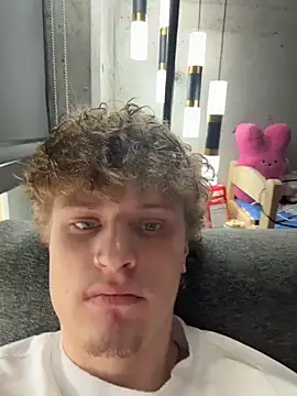 Snapshot of PAPITRVN chatting on 03/02/26, 11:11 PAPITRVN online show from 03/02/26, 11:11