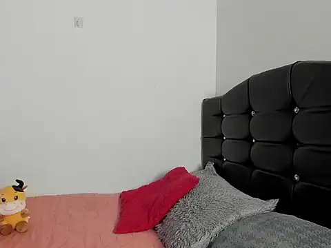 LatinaQueen23 online show from 03/06/26, 01:51