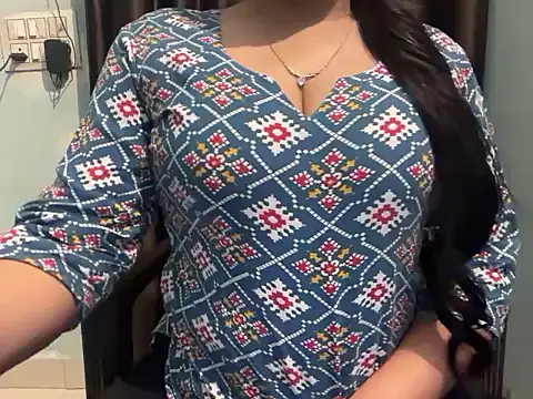 Avneet kaurr1 online show from 04/10/26, 05:06