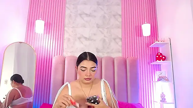 ArianaRougee online show from 05/19/26, 11:05