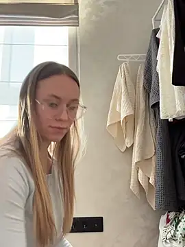 Vikkie seXyGiiiirl XoXo online show from 03/04/26, 12:22