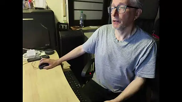 Snapshot of loenne1 chatting on 03/28/26, 09:47 loenne1 online show from 03/28/26, 09:47