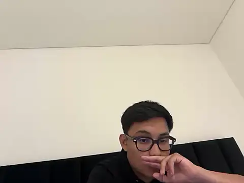 Snapshot of enzo_13 chatting on 02/22/26, 09:57 enzo 13 online show from 02/22/26, 09:57