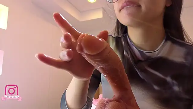 eva depp  online show from 05/10/26, 10:31