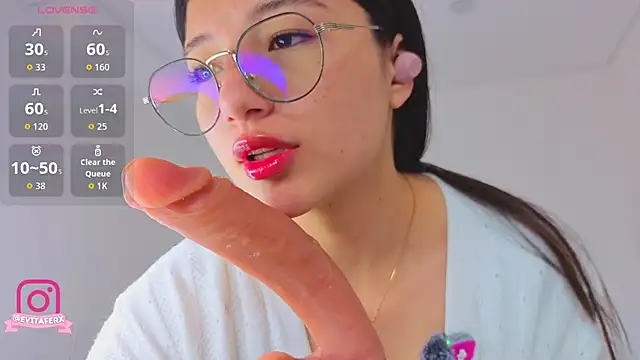 eva depp  online show from 07/15/26, 11:48