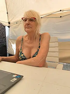 Snapshot of Heidiblueeyes chatting on 06/23/26, 01:20 Heidiblueeyes online show from 06/23/26, 01:20