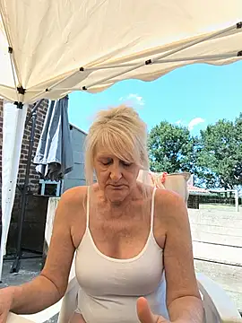 Snapshot of Heidiblueeyes chatting on 07/16/26, 12:11 Heidiblueeyes online show from 07/16/26, 12:11