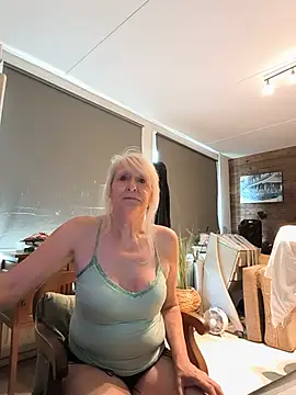 Snapshot of Heidiblueeyes chatting on 07/20/26, 12:18 Heidiblueeyes online show from 07/20/26, 12:18