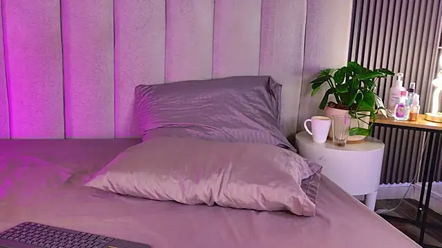 AlessiaAuren online show from 04/16/26, 09:39