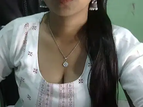 Snapshot of cute_momo_love chatting on 05/07/26, 05:57 cute momo love online show from 05/07/26, 05:57